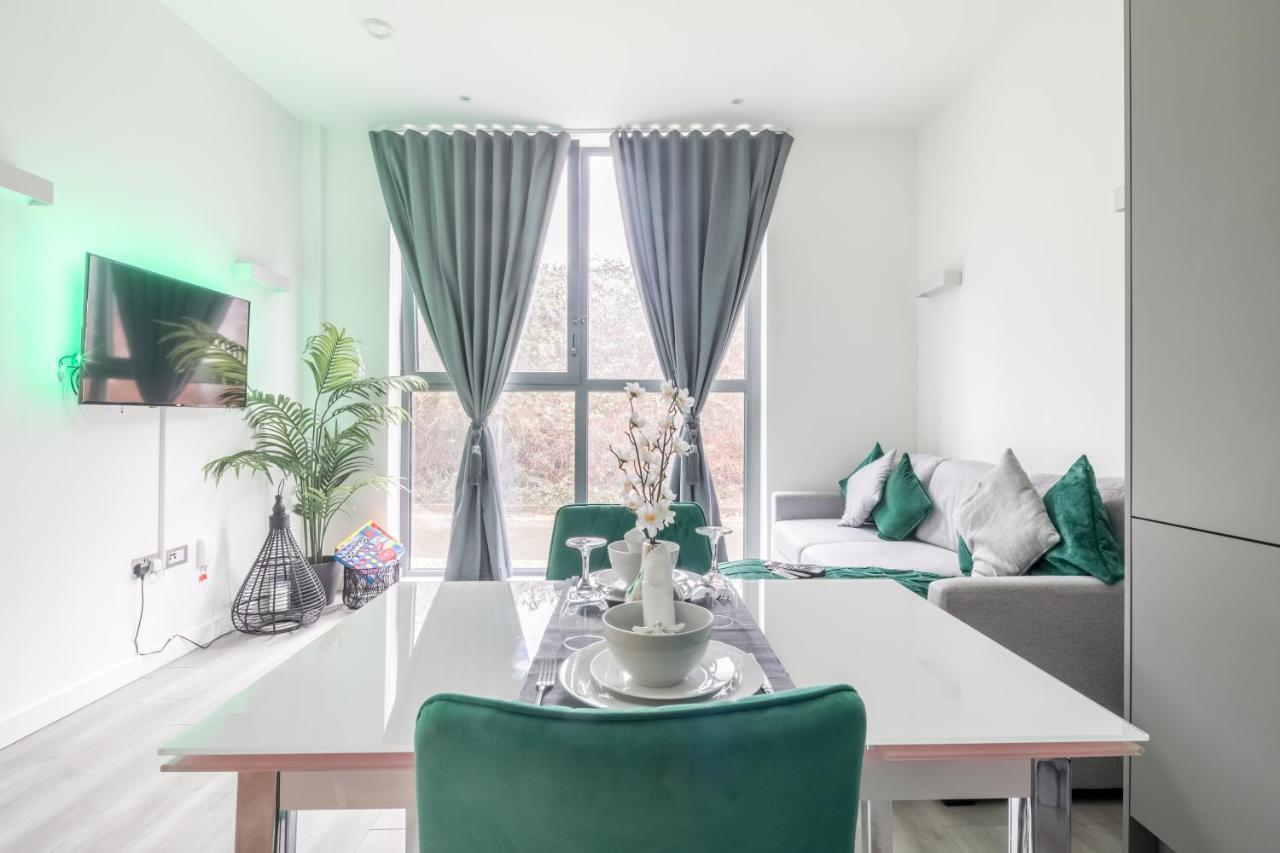 Elegant Apartment Милтон-Кейнс Экстерьер фото